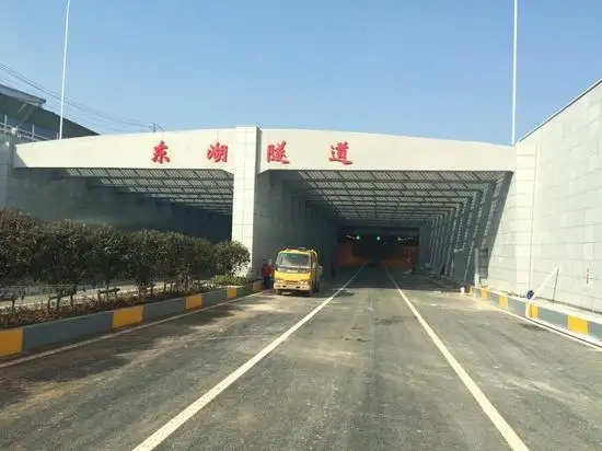 东湖隧道桥架安装
